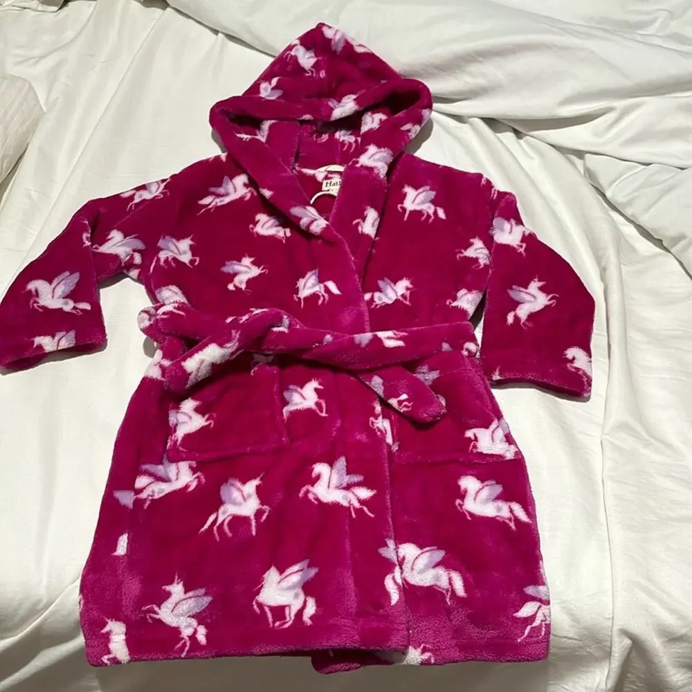 Hatley 4/5 hooded hot pink robe unicorn pegusus like new w/ pockets
